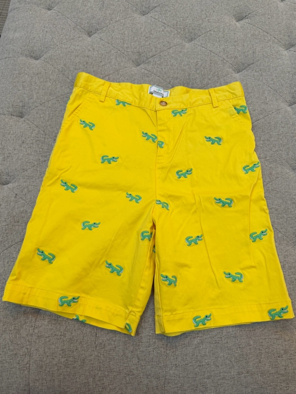 EUC CLASSIC PREP YELLOW AND GREEN EMBROIDERED ALLIGATOR SHORTS SIZE 12